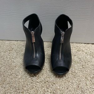 Michael by Michael Kors peel-toe, open heels. EUC.